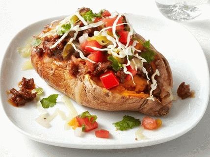 Fotka zo sladkých zemiakov plnených chilli