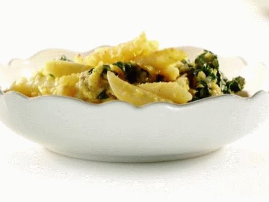 Foto krémová kastról s cestovinami a tekvicou