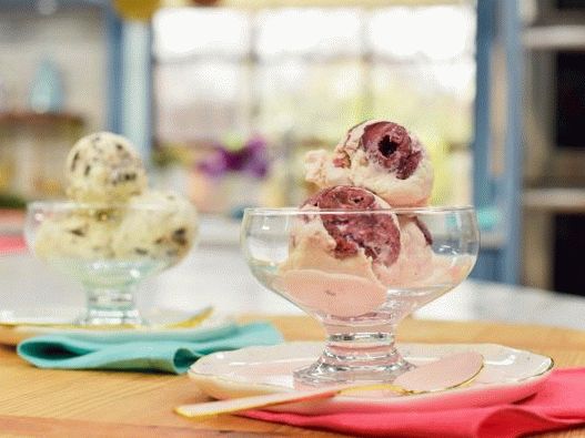 Foto krémová zmrzlina s čerešňami