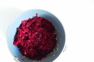 Paradajková polievka z červenej repy