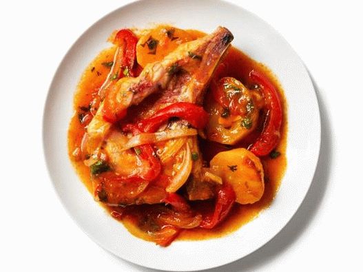 Foto latinskoamerické bravčové mäso so zemiakmi a paprikou