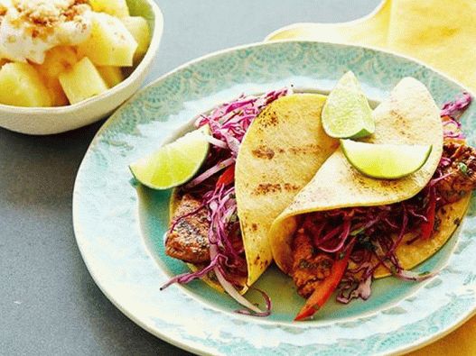Fotka z Tacos so smaženým bravčovým mäsom, kapustou a ananásom
