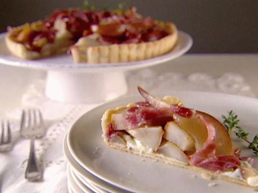 Fotografia koláč s hruškou a gorgonzolou