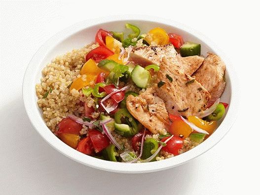 Teplý šalát z moriaka a krupice