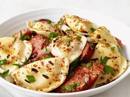 Fotka z Vareniki a grilovanej klobásy