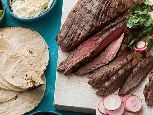 Foto misky - steak z boku v grilovanej tequile, cesnaku a limetkovej marináde