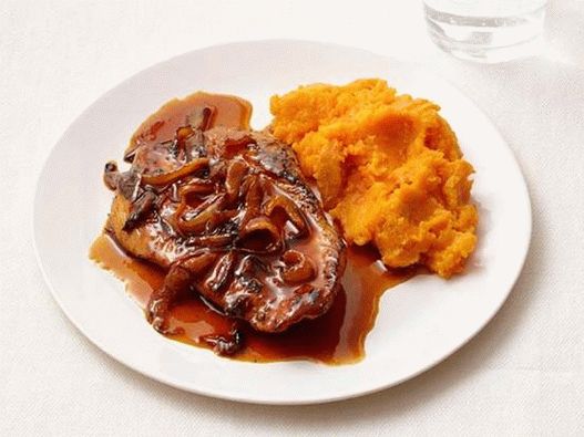Turecký steak s šťouchanými zemiakmi a pomarančovou omáčkou