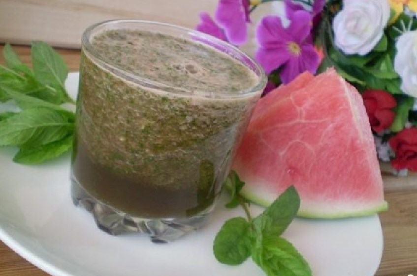 Zelený kokteil s melónom