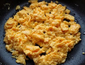 Vyprážaná ryža s vajcami